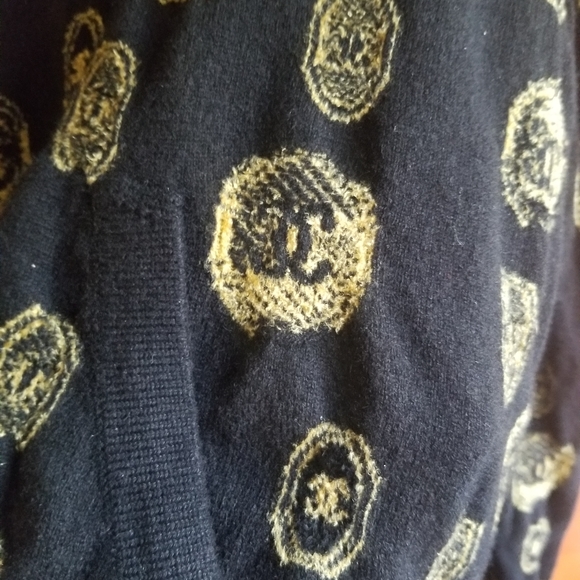 🆕️Chanel 2021 fall/winter CC mania Floral Swether - Picture 6 of 16